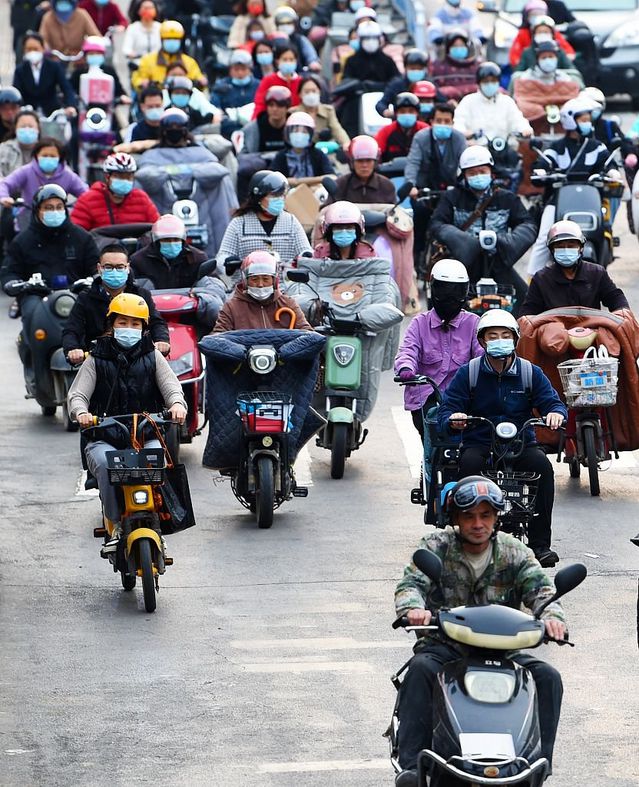 電動(dòng)自行車圍困下的大學(xué)校園新挑戰(zhàn)與創(chuàng)新應(yīng)對(duì)，電動(dòng)自行車圍困下的大學(xué)校園，挑戰(zhàn)與創(chuàng)新應(yīng)對(duì)之道